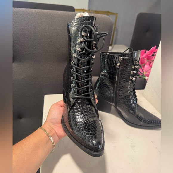 ARIDER GIRL Elegant Black Croc-Embossed Ankle Boots - Picture 5 of 11